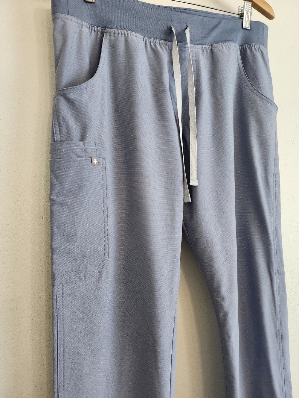 FIGS Vapor Blue Space Dye Rafaela Top & Kade Cargo Pant Scrub Set Size Large - Picture 10 of 15
